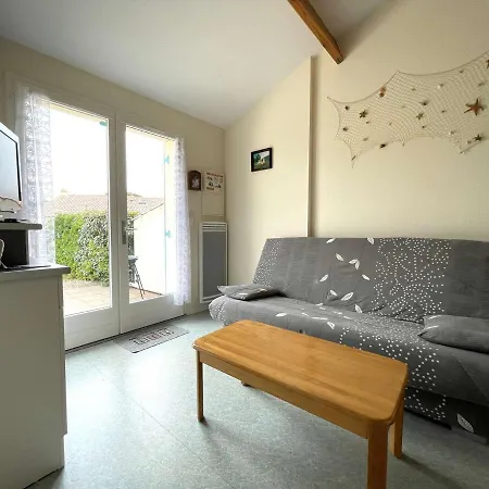 Semesterbostad Maison T2 Mezzanine Avec Piscine, A 200m De La Mer, - Fr-1-224a-54 *