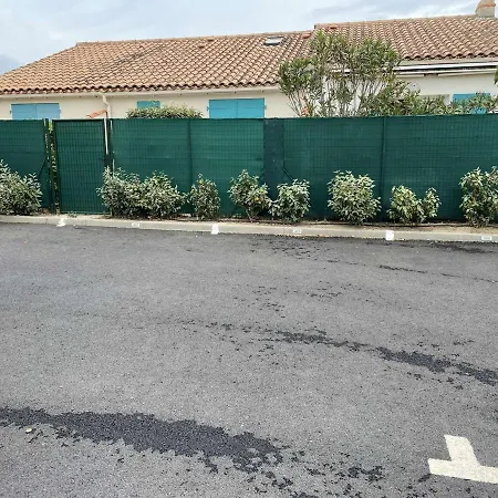 Maison T2 Mezzanine Avec Piscine, A 200m De La Mer, - Fr-1-224a-54 *